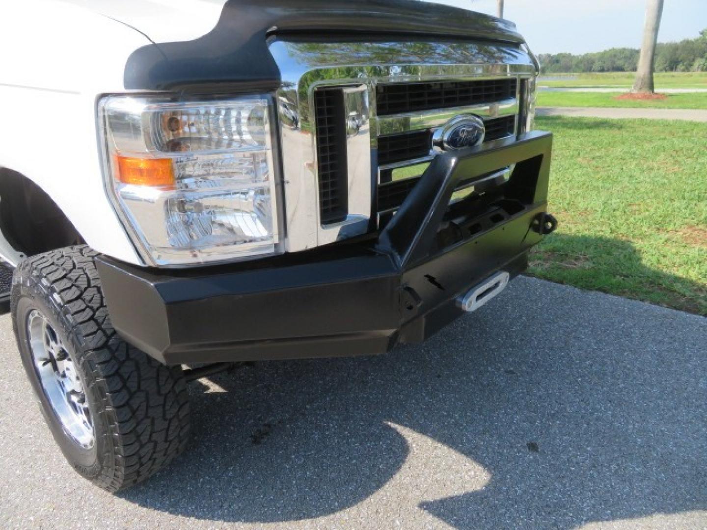 2014 White /GRAY Ford E-Series Wagon XLT (1FBSS3BL6ED) , AUTOMATIC transmission, located at 4301 Oak Circle #19, Boca Raton, FL, 33431, (954) 561-2499, 26.388861, -80.084038 - Photo#23